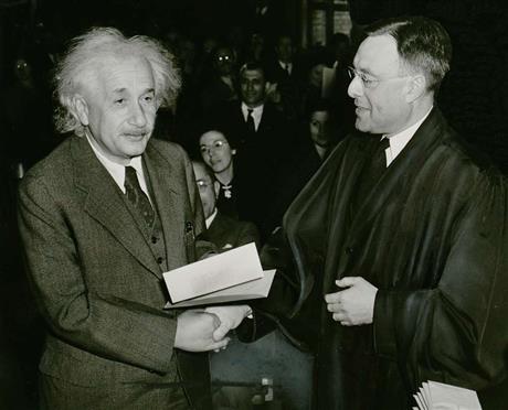 Днес честваме гения на Алберт Айнщайн - бащата на съвременната физика